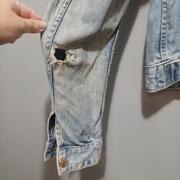 H&M Denim Jean Jacket Womens 8 Trucker 100% Cotton Light Acid Wash Distressed - Picture 5 of 9